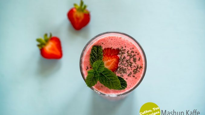 Strawberry Smoothie by Joanna Kosinska